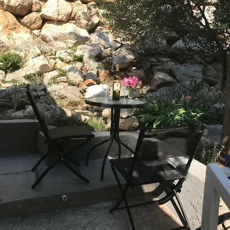 Mai 50m From The Sea Drage