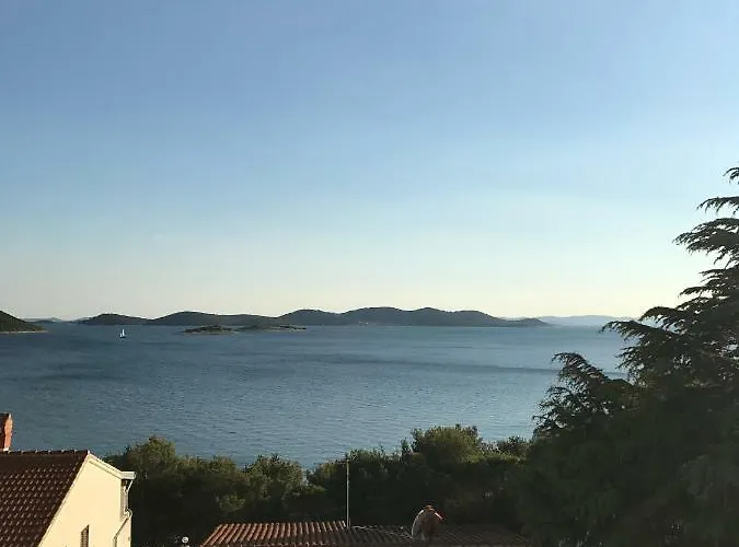 Mai 50m From The Sea *