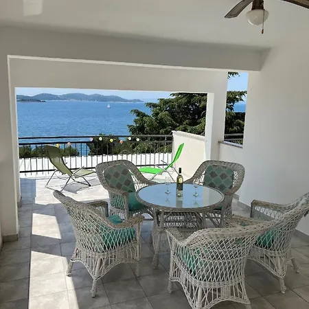 Mai 50m From The Sea Apartment