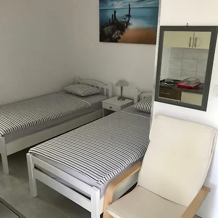 Mai 50m From The Sea