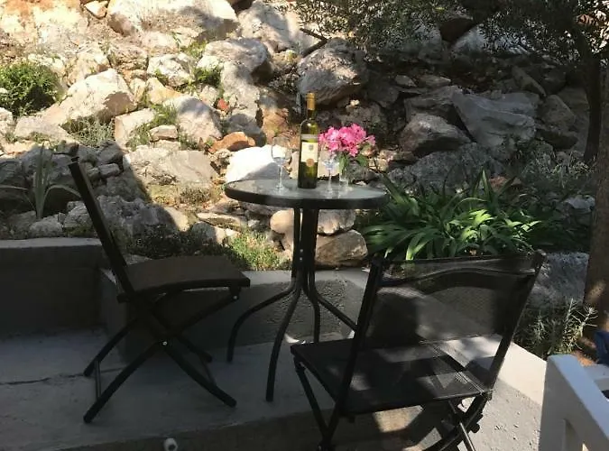 Mai 50m From The Sea Драге